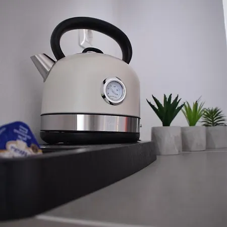 Ξενοδοχείο με διαμερίσματα 12 Senses Sea View 3*