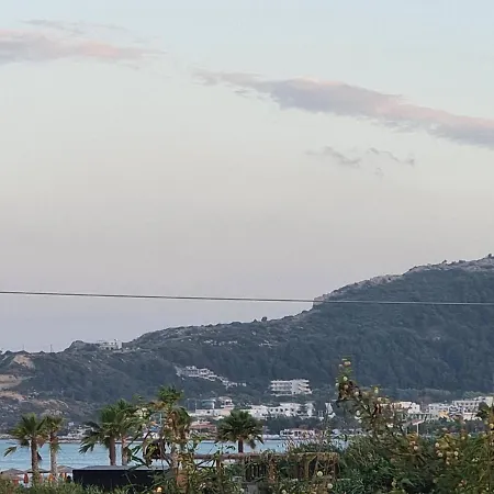 Ξενοδοχείο με διαμερίσματα 12 Senses Sea View 3*