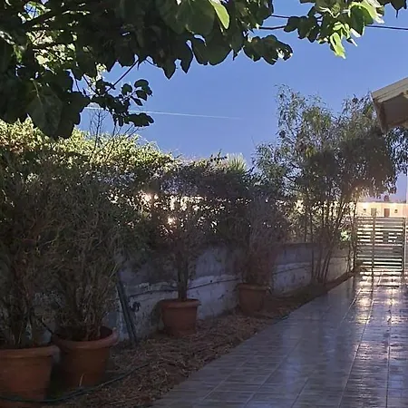 12 Senses Sea View Φαληράκι