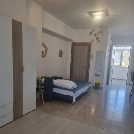 12 Senses Sea View Φαληράκι