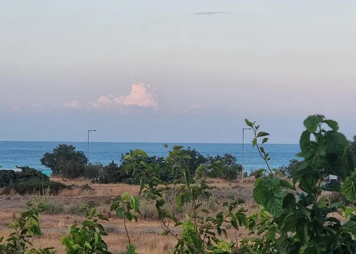 מלון דירות 12 Senses Sea View 3*