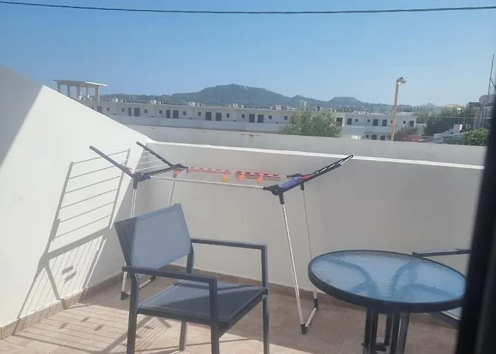 12 Senses Sea View פליראקי