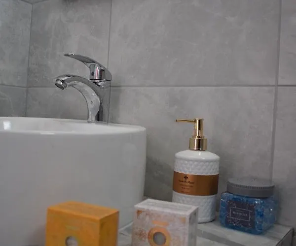 12 Senses Sea View 3* فاليراكي