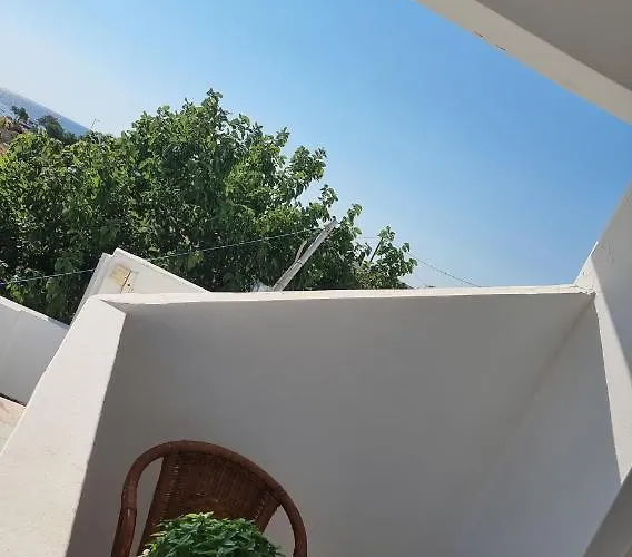 12 Senses Sea View فاليراكي