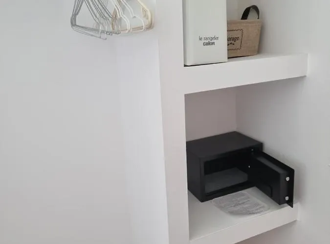 12 Senses Sea View شقة فندقية فاليراكي