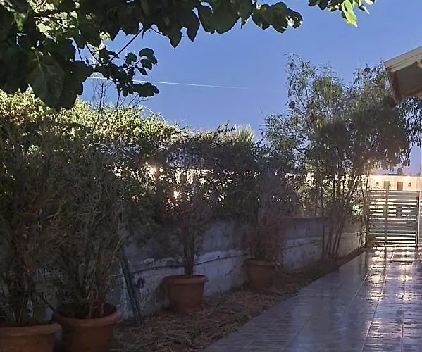 12 Senses Sea View فاليراكي